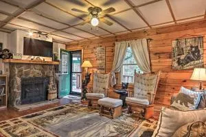 Smoky Mountain Cozy Cove Cabin Deck and Fire Pit! - Jenkins Mill