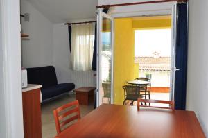 One-Bedroom Apartment with Balcony and Sea View room in Apartments with a parking space Selce Crikvenica - 11527