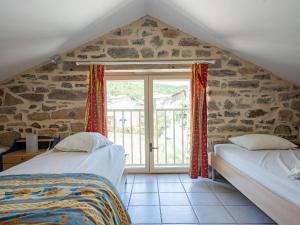 Maisons de vacances Pretty Holiday Home in Courry with Swimming Pool : photos des chambres