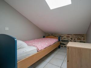 Maisons de vacances Cottage around a swimming pool in a small villa : photos des chambres