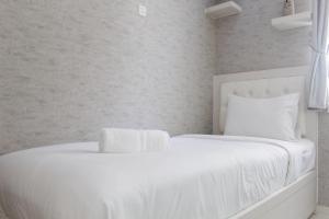 Comfort 2BR Bassura City Apartment near Shopping Center By Travelio