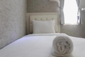 Comfort 2BR Bassura City Apartment near Shopping Center By Travelio