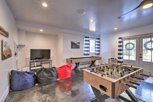 Mtn-View Cabin with Game Room and Deck in Flagstaff