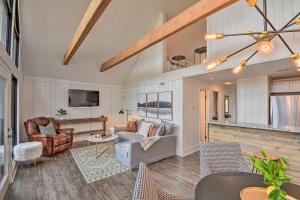 Designer Retreat with Pool, Golf and Beach Access!