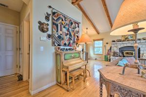 Wraparound Deck Woodland Cabin in Lake Arrowhead