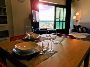 MODERN & BRIGHT flat - 2 MIN from the SEA - 贝尔杰吉