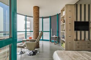 Alek Apart Golden Sands