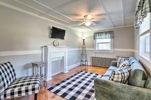 Newport House Less Than 3 Mi to Beaches and Bowens Wharf!