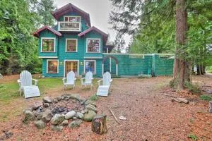 Lopez Island Hideaway with Coastal Views and Deck! - Islandale