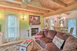 Ruby’s Landing Cottage w Deck & White River Views