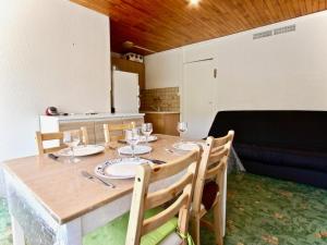 Appartement Chamrousse, 1 pièce, 4 personnes - FR-1-340-8