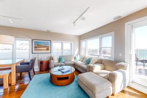 Three Bedroom Apartment room in The Waterfront Penthouse