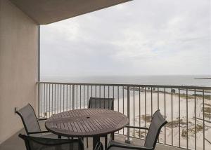Apartment room in Sea Breeze by Biloxi Beach Resort Rentals