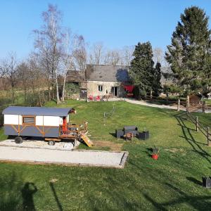 Villas DOMAINE DE LA BUTTE GITE ET ROULOTTE pour 10 personnes : photos des chambres