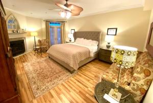 King Suite with Balcony(206) room in Inn on Main Hotel