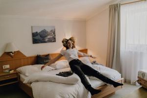 Dorfcafe Unken Hotelpension sWirtshaus im Dorf