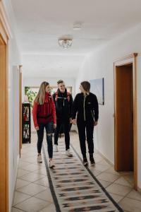 Dorfcafe Unken Hotelpension sWirtshaus im Dorf