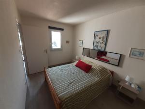 Hélios 32, T2 climatisé, parking, 500m plage