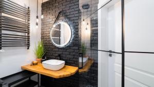 VacationClub - Komuny Paryskiej 30 Apartament 3