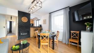 VacationClub - Komuny Paryskiej 30 Apartament 3