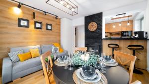 VacationClub - Komuny Paryskiej 30 Apartament 3