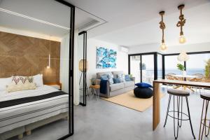 Sesimbra Cliff by Saudade