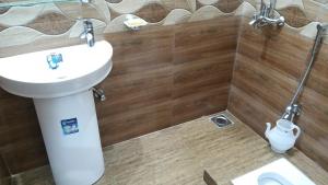 Family Rooms in Johar Town