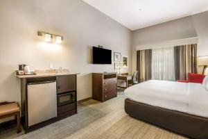 King Room - Accessible/Non Smoking room in Comfort Inn & Suites