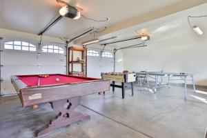 Tide Pool! PERFECT Location! AMAZING views! Short Walk to Beach! Hot Tub!! Game Room!! BBQ!! Fast WiFi!! Dog Friendly!