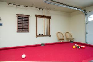 Tide Pool! PERFECT Location! AMAZING views! Short Walk to Beach! Hot Tub!! Game Room!! BBQ!! Fast WiFi!! Dog Friendly!