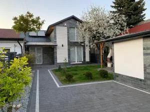 Domek pod Warszawą z sauną - 简基