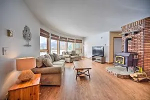 Cozy Catskills Getaway with Yard and Mtn Views! - Maplecrest