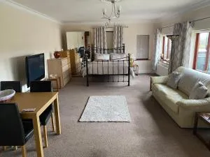 Stunning guest suite with private hot tub - Bassaleg