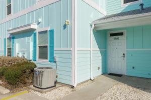 Three-Bedroom Villa room in Nemo Cay Resort D146K Poolside by Padre Escapes