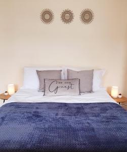Beautiful LARGE 3 Bedroom House in Reading with Garden with FREE WiFi & Netflix