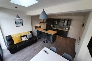 Oole 2 bed & en-suites house with parking near beach - Old Clee