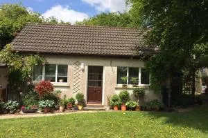 Mews with garden views - 塔洛