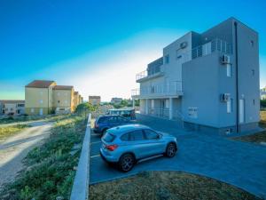 Contemporary Apartment in Novalja with Barbecue