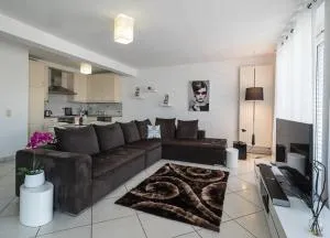 LUXURY PENTHOUSE APARTMENT WITH 3 Balconies -2 BEDROOMS -PETRUS VIEW & PARKING - Lucemburk