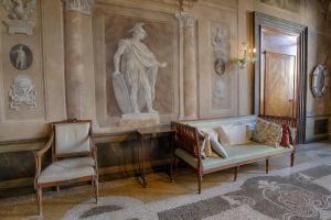 Vintage Venice Apartment