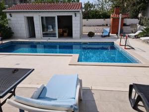 Apartments Maestral