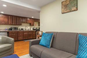 Parking - Private Entrance - King Beds