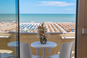 Queen Room with Sea View room in Hotel Orchidea