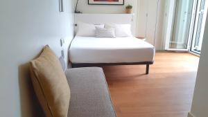 SEAFRONT LUXURY STUDIO - by www,SanSebastianApartments,es