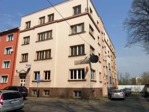 天堂旅馆 - 肯杰任科兹莱