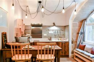 La Chaumière, centre historique, fibre, ESS, rez-de-chaussée, BedinShop