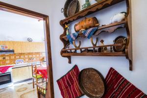 Apostolos House