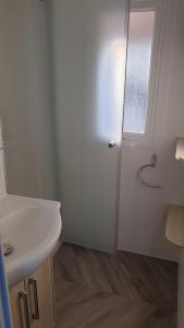 Campings Camping Les charmette les maths la palmyre : photos des chambres