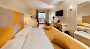 Double or Twin Room with Lake View room in Hotel Residence Villa Beatrice