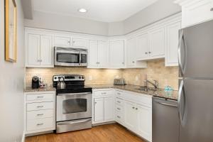 Two-Bedroom Apartment room in Pelham Court Hotel